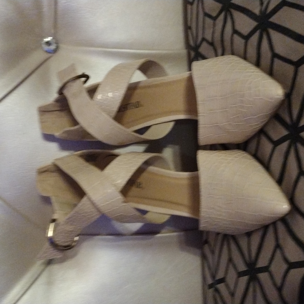 Shoes - Picture 2 of 4